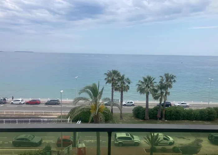 Cannes Front De Mer